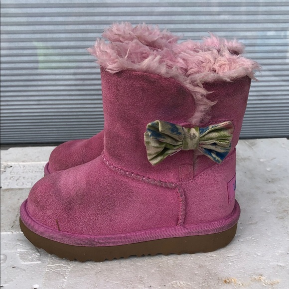 UGG Mini Bow Toddler Girl’s Pink Furry Boots with Bow Accent Size 8 - Picture 1 of 16